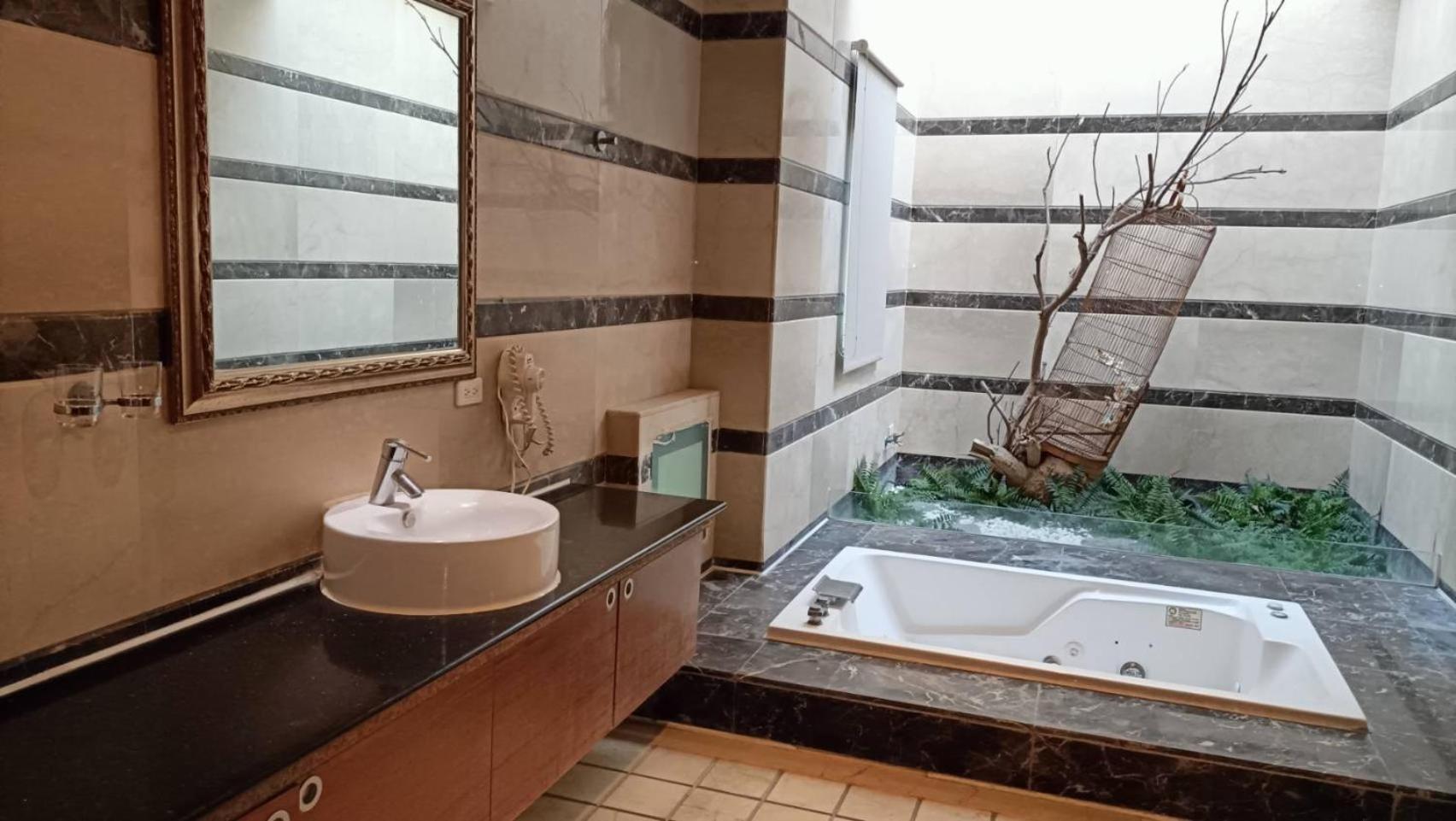 御花園商務旅舘虎尾舘-金花園汽車旅舘066 Motel Huwei Екстериор снимка